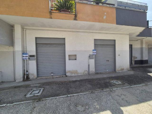 Locale Commerciale in vendita a Mugnano Di Napoli, Campania