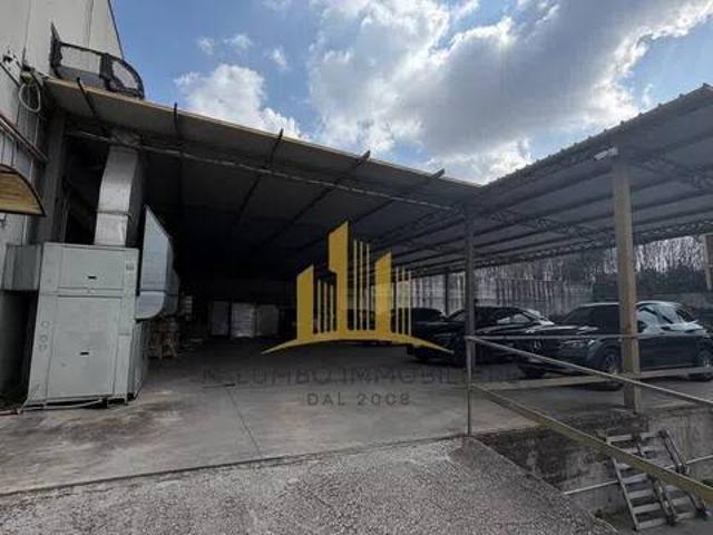 Locale Commerciale in vendita a Mugnano Di Napoli, Campania