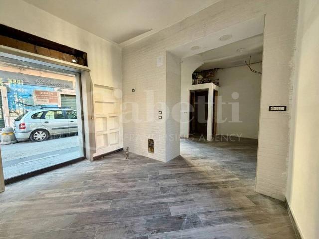 Locale Commerciale in vendita a Mugnano Di Napoli, Campania