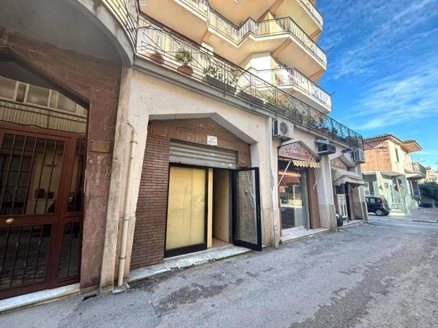 Locale Commerciale in vendita a Mugnano Di Napoli, Campania