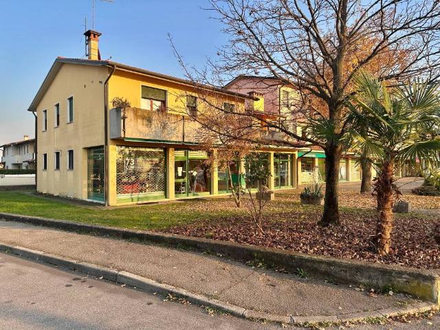 Locale Commerciale in vendita a Mussolente, Veneto