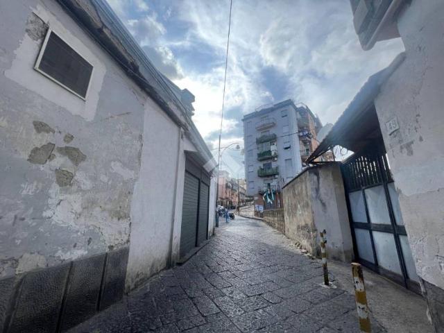 Locale Commerciale in vendita a Municipalità 3, Campania