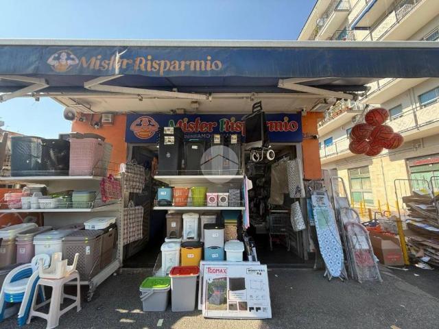 Locale Commerciale in vendita a Municipalità 9, Campania