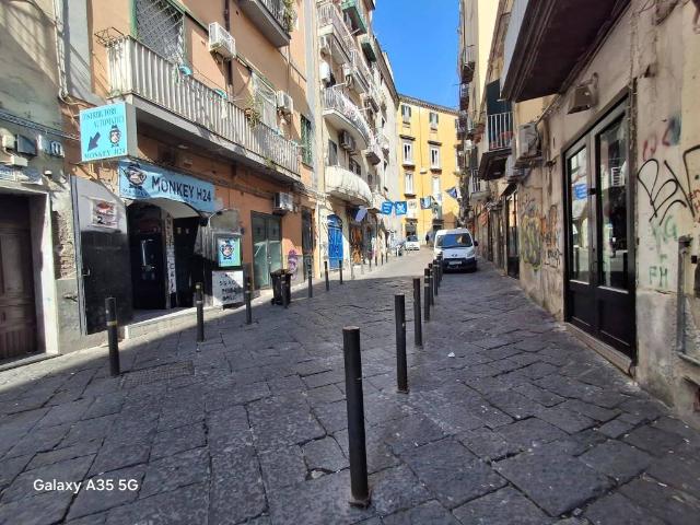 Locale Commerciale in vendita a Municipalità 2, Campania