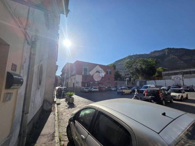 Locale Commerciale in vendita a Camaldoli, Campania