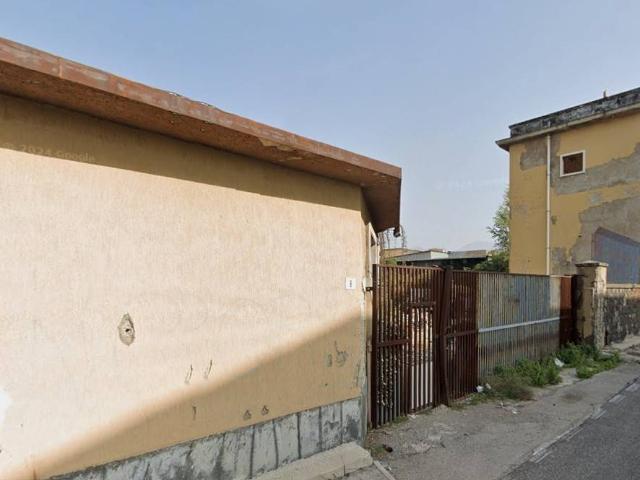 Locale Commerciale in vendita a Municipalità 6, San Giovanni A Teduccio