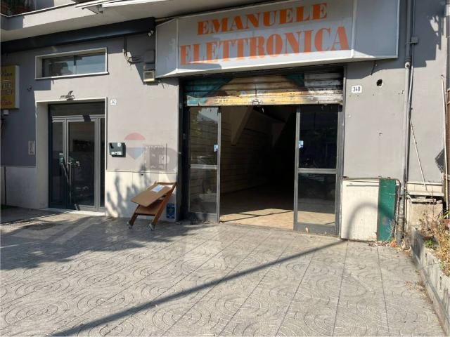 Locale Commerciale in vendita a Municipalità 6, Campania