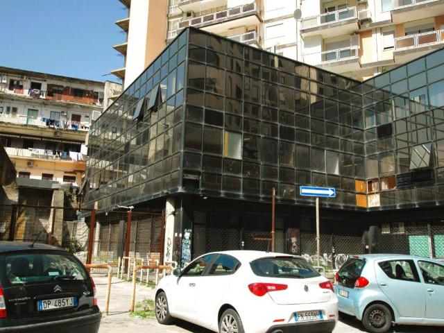 Locale Commerciale in vendita a Municipalità 2, Mercato