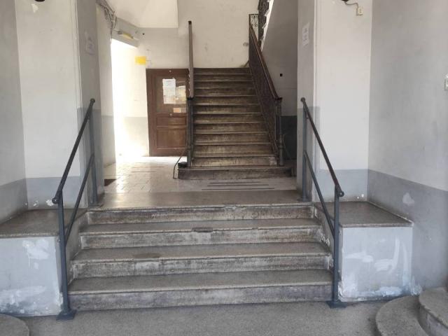 Locale Commerciale in vendita a Municipalità 3, Campania