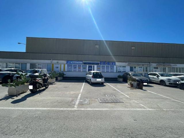 Locale Commerciale in vendita a Municipalità 6, San Giovanni A Teduccio