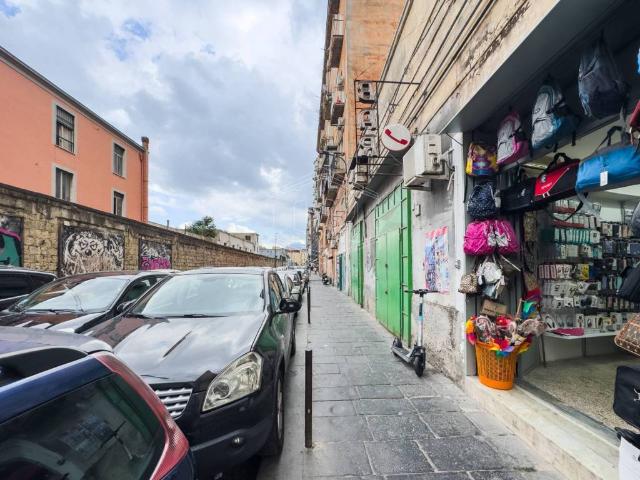 Locale Commerciale in vendita a Municipalità 2, Mercato
