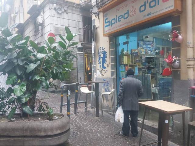 Locale Commerciale in vendita a Municipalità 2, Campania