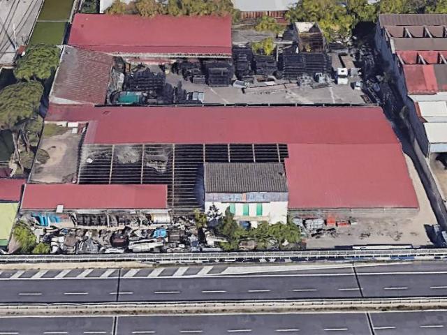 Locale Commerciale in vendita a Municipalità 4, Campania