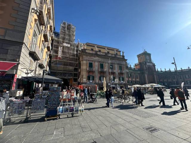 Locale Commerciale in vendita a Municipalità 2, Campania