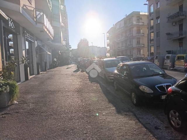 Locale Commerciale in vendita a Municipalità 1, Campania