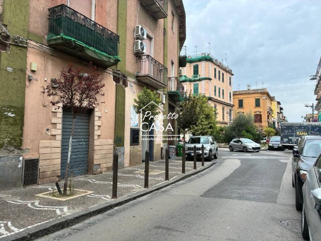 Locale Commerciale in vendita a Municipalità 6, Campania