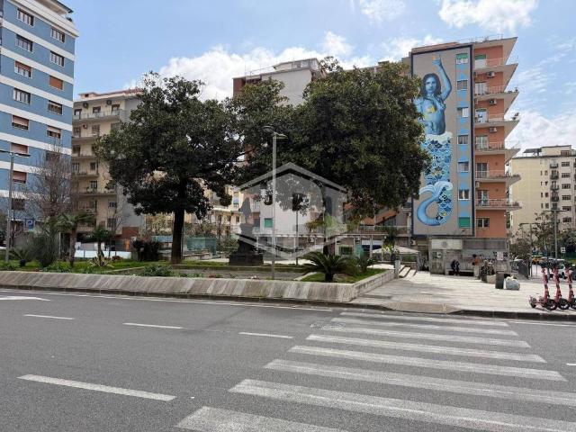 Locale Commerciale in vendita a Municipalità 5, Campania