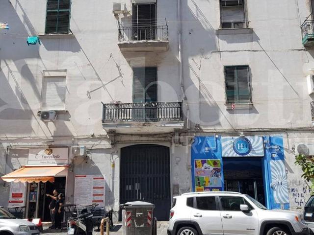 Locale Commerciale in vendita a Municipalità 4, Campania
