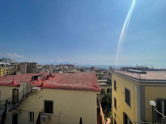 Locale Commerciale in vendita a Municipalità 1, Campania