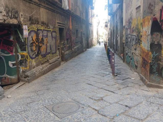 Locale Commerciale in vendita a Municipalità 2, Campania