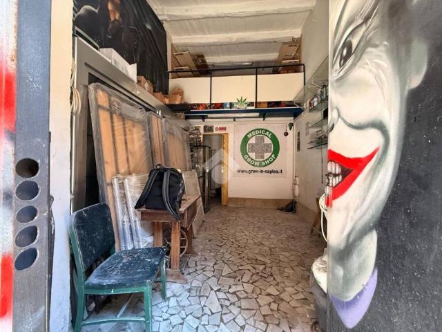 Locale Commerciale in vendita a Municipalità 2, Campania