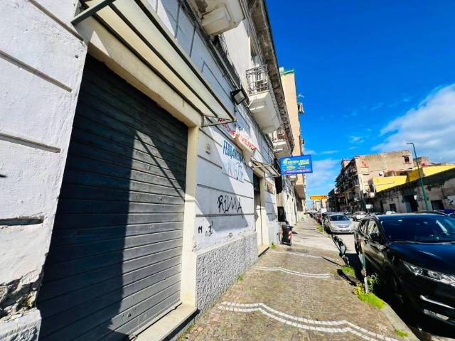 Locale Commerciale in vendita a Municipalità 6, San Giovanni A Teduccio
