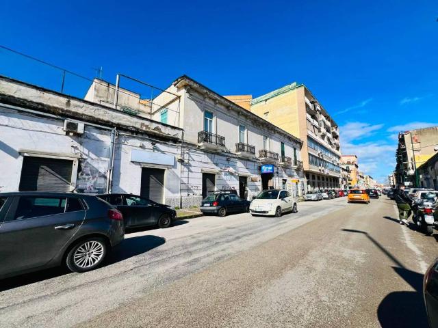 Locale Commerciale in vendita a Municipalità 6, San Giovanni A Teduccio
