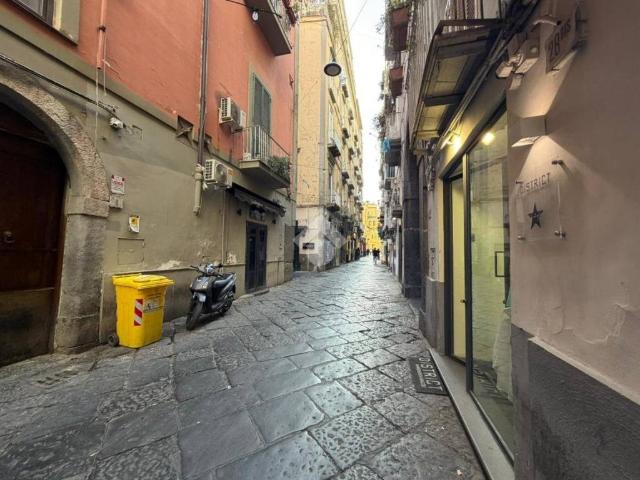 Locale Commerciale in vendita a Municipalità 1, Campania