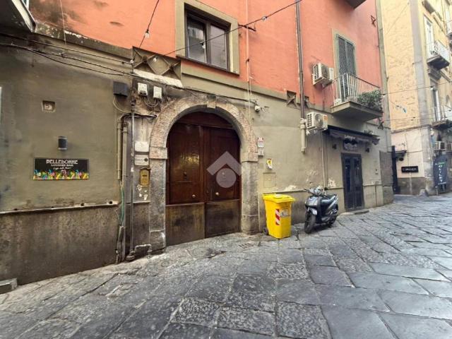 Locale Commerciale in vendita a Municipalità 1, Campania
