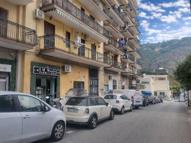 Locale Commerciale in vendita a Camaldoli, Pianura