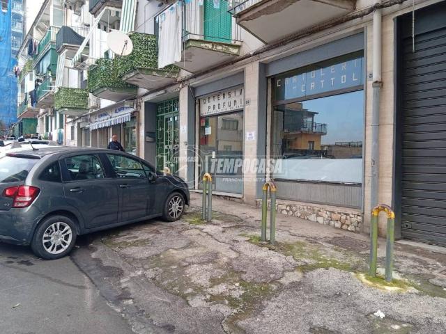 Locale Commerciale in vendita a Municipalità 10, Napola