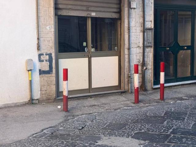 Locale Commerciale in vendita a Municipalità 7, Campania