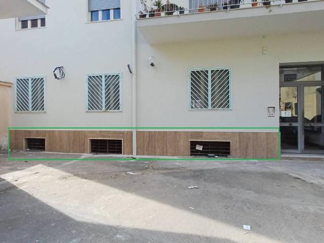 Locale Commerciale in vendita a Municipalità 3, Campania