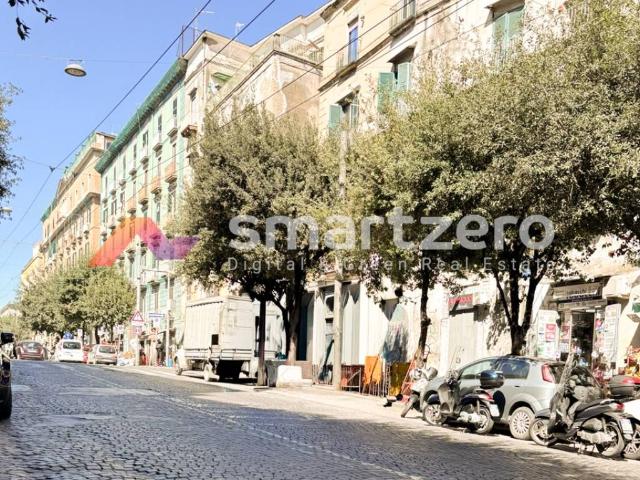 Locale Commerciale in vendita a Municipalità 3, Campania