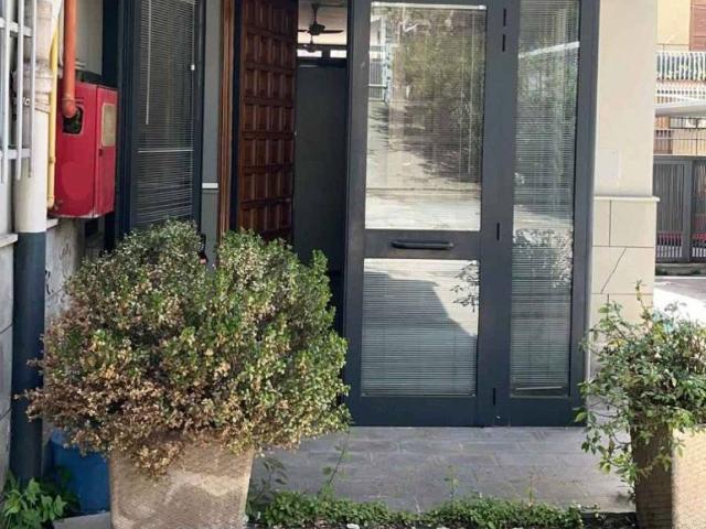 Locale Commerciale in vendita a Municipalità 3, Campania