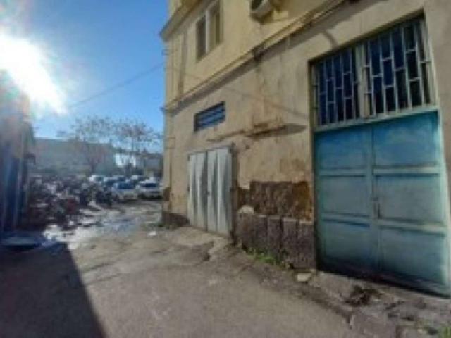 Locale Commerciale in vendita a Municipalità 2, Campania