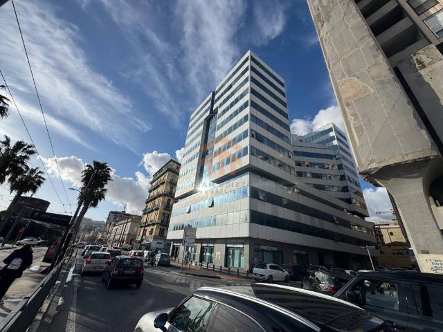 Locale Commerciale in vendita a Municipalità 2, Mercato