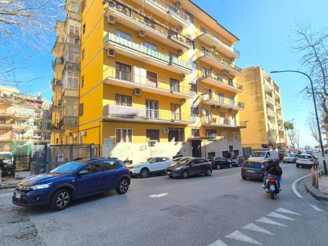 Locale Commerciale in vendita a Santa Croce, Campania