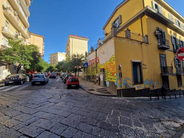 Locale Commerciale in vendita a Municipalità 5, Campania