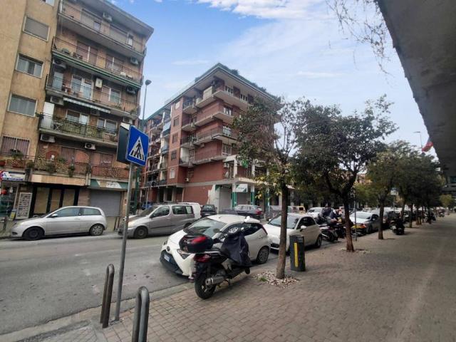 Locale Commerciale in vendita a Camaldoli, Campania