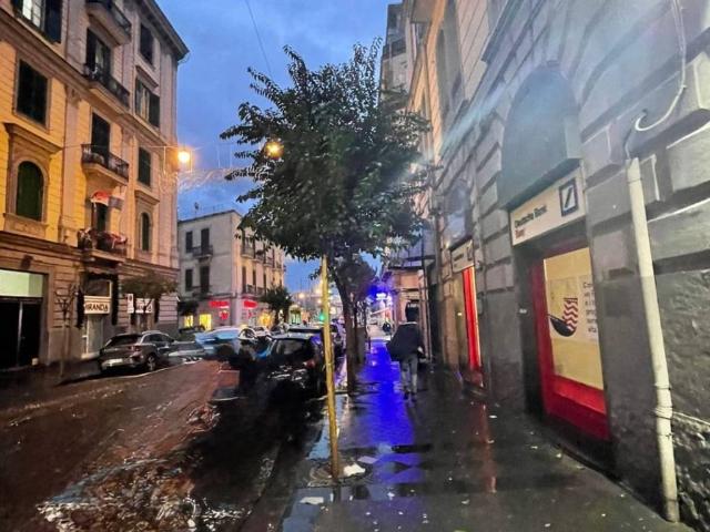 Locale Commerciale in vendita a Municipalità 4, Campania