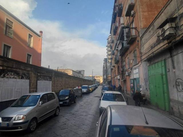 Locale Commerciale in vendita a Municipalità 2, Mercato