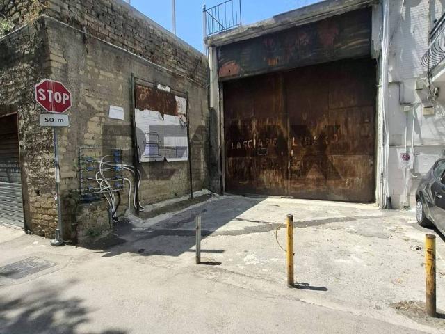 Locale Commerciale in vendita a Municipalità 6, Campania