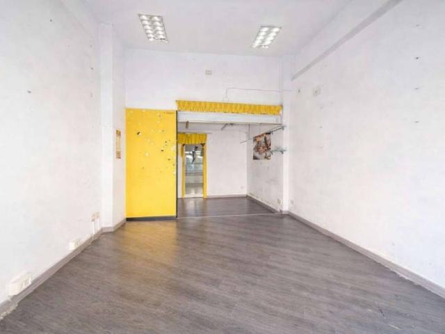 Locale Commerciale in vendita a Municipalità 5, Campania