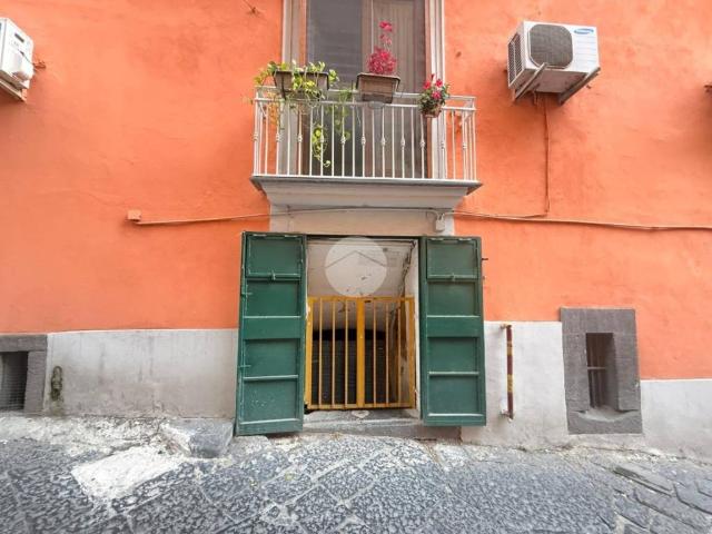 Locale Commerciale in vendita a Municipalità 2, Campania