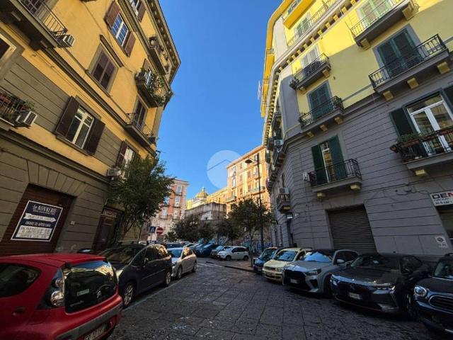 Locale Commerciale in vendita a Municipalità 2, Campania