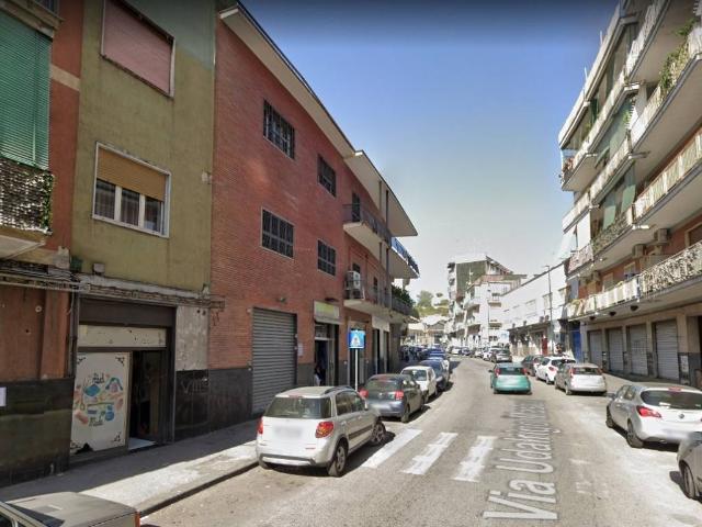 Locale Commerciale in vendita a Municipalità 3, Campania
