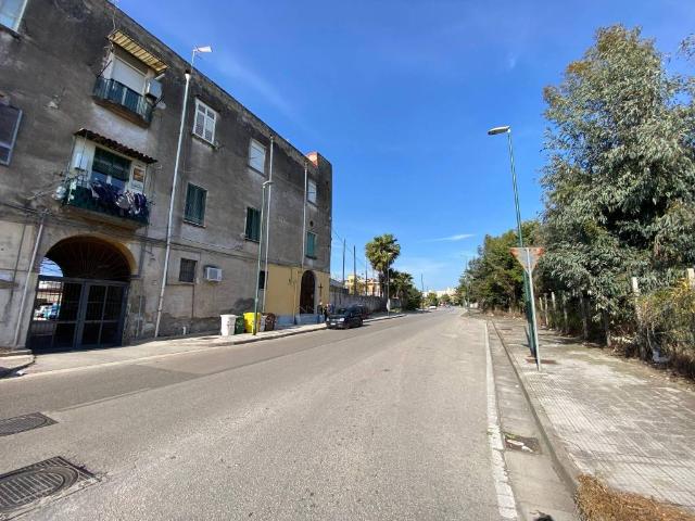 Locale Commerciale in vendita a Municipalità 6, Campania