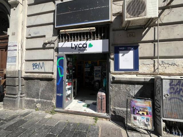 Locale Commerciale in vendita a Municipalità 4, Campania