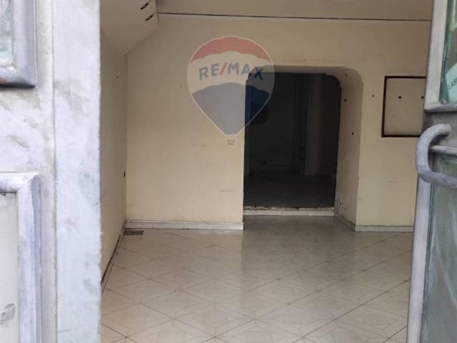 Locale Commerciale in vendita a Municipalità 3, Campania